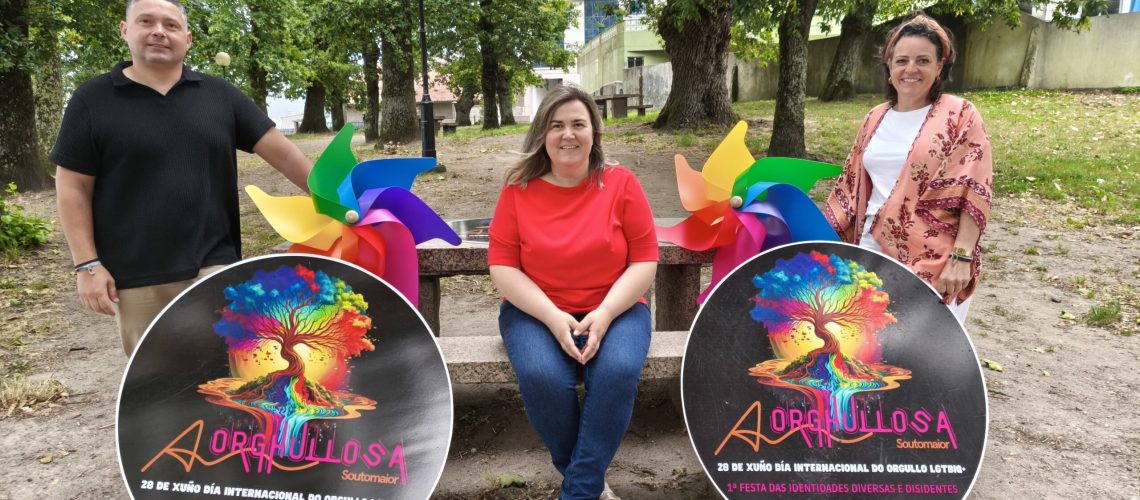 Manu Lourenzo, Rosana Martínez Boullosa e Rosana Comesaña presentando a Orghullosa esta mañá